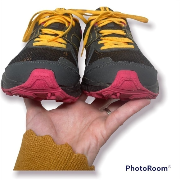 Reebok Record Finish RS Trail Running Shoes | Size 7 | Black/Pink/Yellow - Picture 5 of 8